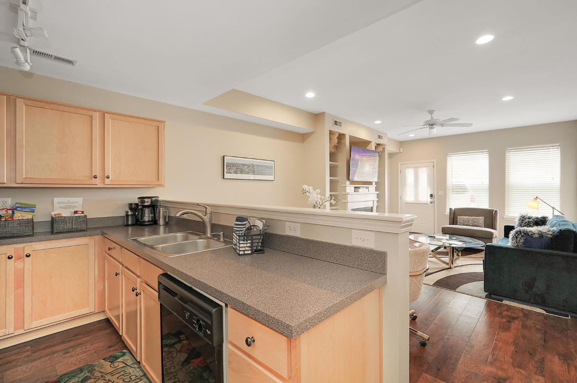 Lux Townhouse, Walk To All, Sleeps 6 Adults 루이빌 외부 사진