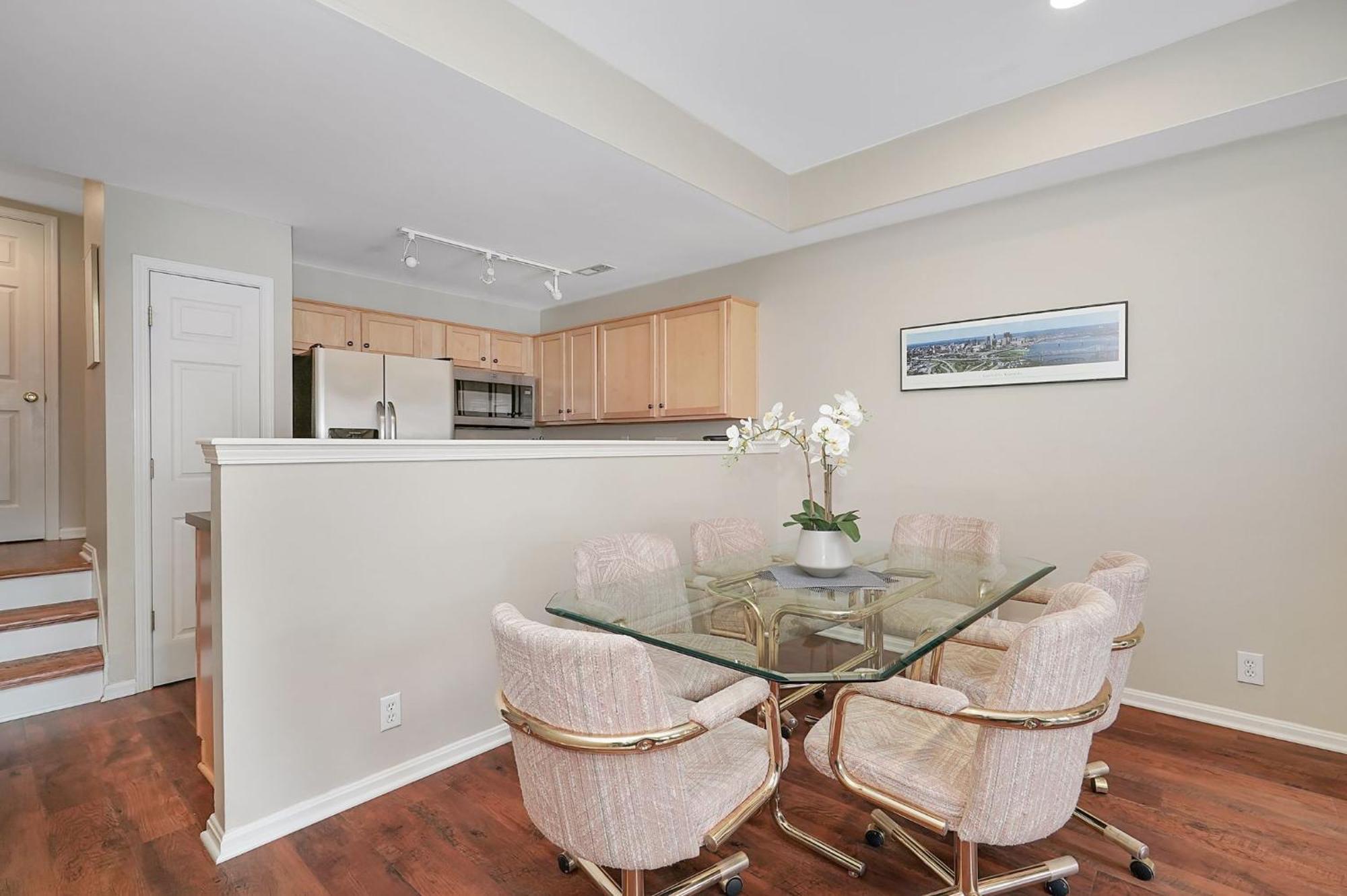 Lux Townhouse, Walk To All, Sleeps 6 Adults 루이빌 외부 사진